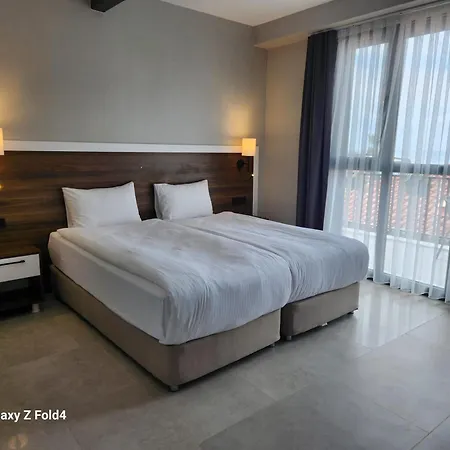 Lulubay & Szálloda Kusadası